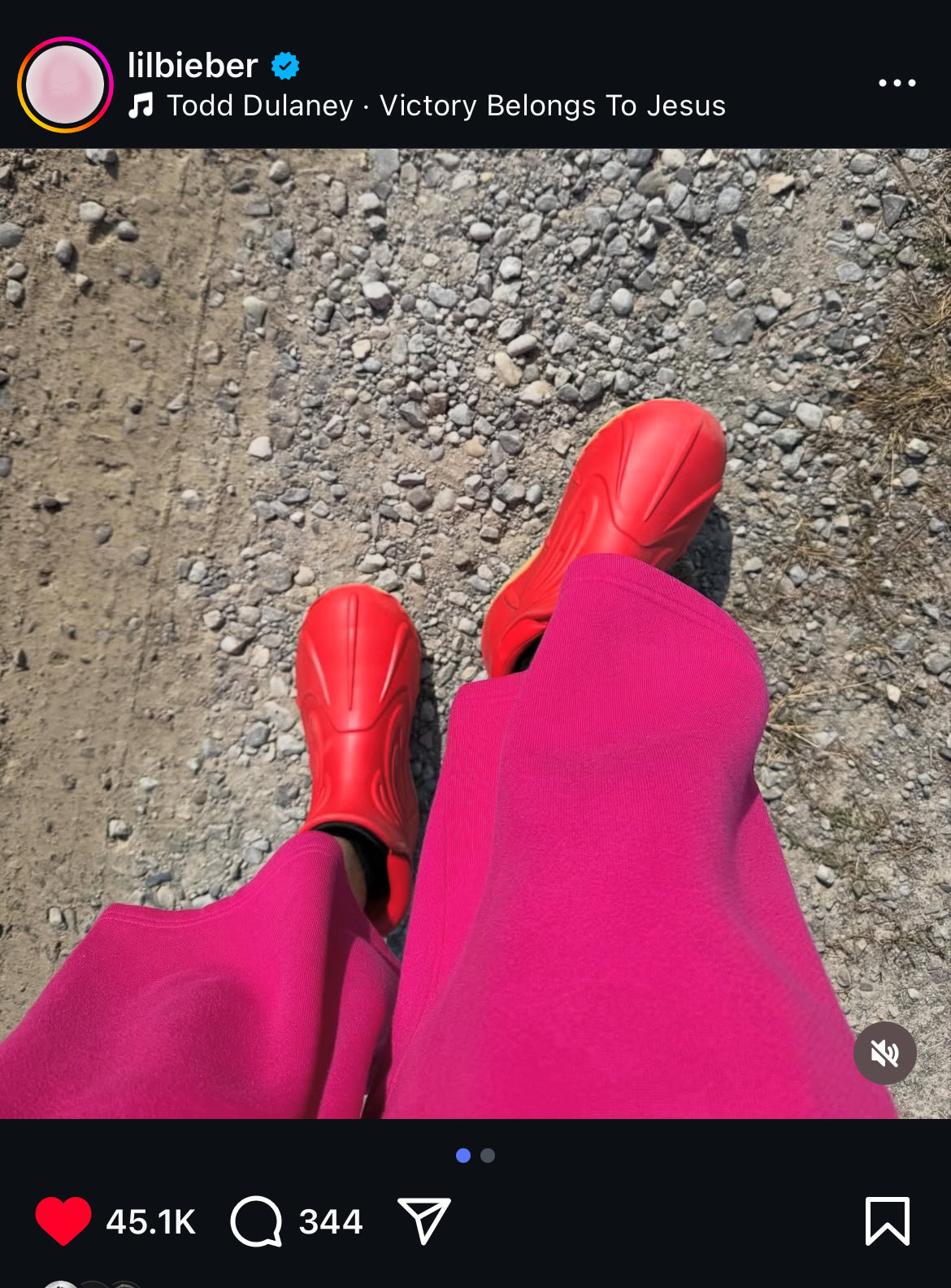  Justin Bieber Spotted in FCTRY LAb’s Red Duck Boot