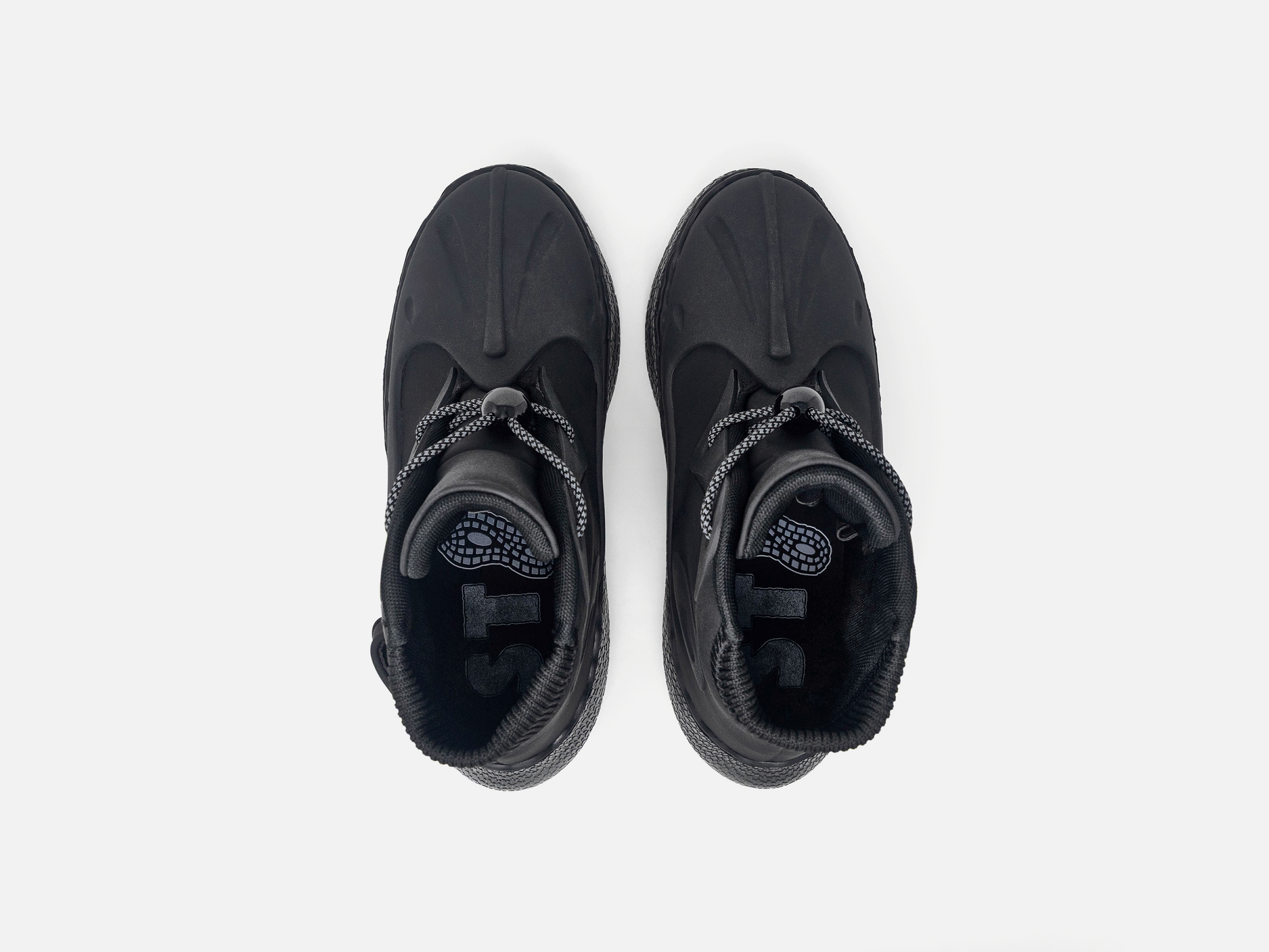 STOMPER - TRIPLE BLACK